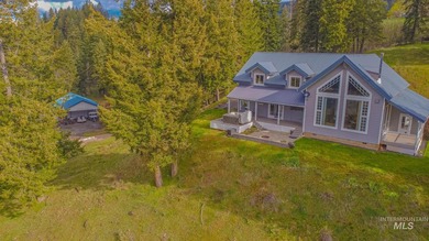 Exceptional custom home on 27.72 acres overlooking the iconic - photo 4