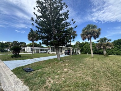 Charming, manufactured home located on the perimeter of an adult - photo 4