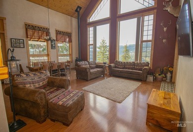 Exceptional custom home on 27.72 acres overlooking the iconic - photo 8
