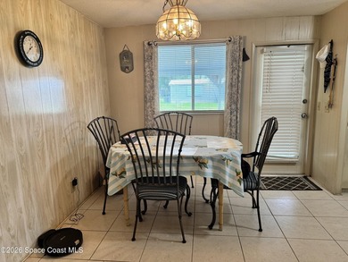 Charming, manufactured home located on the perimeter of an adult - photo 10