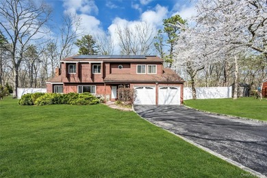 Large Colonial on Oversize lot shy 3/4 Acre, Fenced yard, Master - photo 1