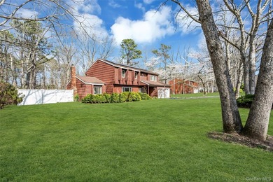 Large Colonial on Oversize lot shy 3/4 Acre, Fenced yard, Master - photo 2