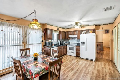 Large Colonial on Oversize lot shy 3/4 Acre, Fenced yard, Master - photo 8