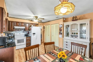 Large Colonial on Oversize lot shy 3/4 Acre, Fenced yard, Master - photo 9