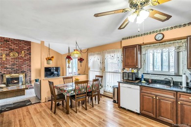 Large Colonial on Oversize lot shy 3/4 Acre, Fenced yard, Master - photo 10