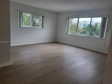 Top floor corner apartment with lots of light and new impact