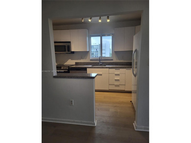 Top floor corner apartment with lots of light and new impact