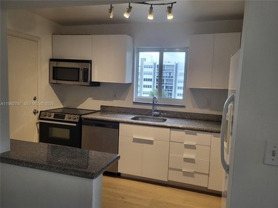 Top floor corner apartment with lots of light and new impact