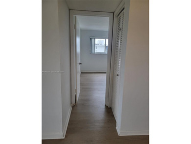 Top floor corner apartment with lots of light and new impact