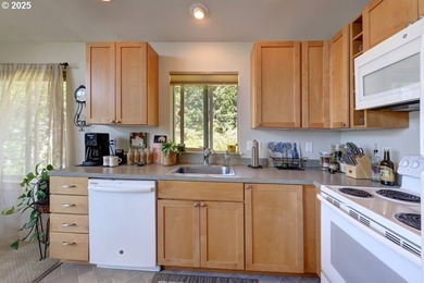 Great Opportunity to own this cozy, well maintained home with - photo 31