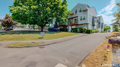 Beautifully updated 3-bedroom, 2-bath townhouse in the heart of - photo 2
