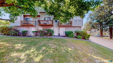 Beautifully updated 3-bedroom, 2-bath townhouse in the heart of - photo 3