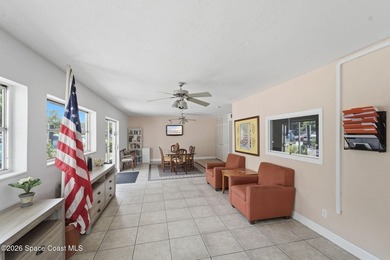 Just blocks from the beach, this ground-floor condo in the heart - photo 4