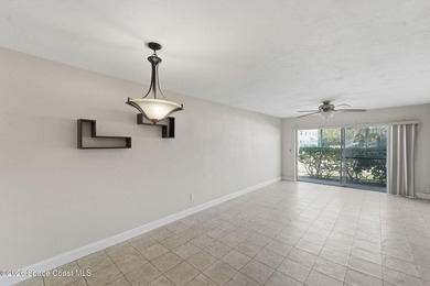 Just blocks from the beach, this ground-floor condo in the heart - photo 7