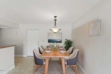 Just blocks from the beach, this ground-floor condo in the heart - photo 10