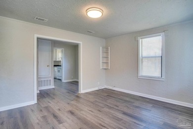 Charming 2 bedrooms and 1 bathroom home in Central Pensacola - photo 9