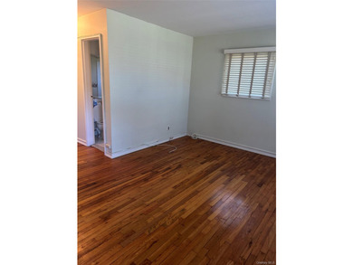 Lovely One bedroom (End Unit )Lower level Coop, Plenty of - photo 11