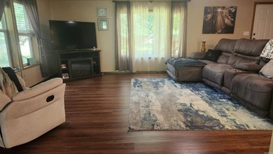 3 bedroom 2 bath with 1764 sq ft living space. Built in 1998 - photo 31