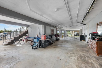 Set within Coco Plum area of Marathon, this waterfront residence - photo 31