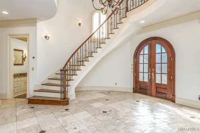 LUXURIOUS GOLF COURSE LIVING IN WYNLAKES. Experience refined - photo 3