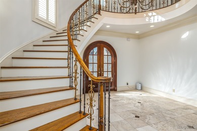 LUXURIOUS GOLF COURSE LIVING IN WYNLAKES. Experience refined - photo 4