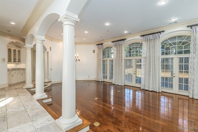 LUXURIOUS GOLF COURSE LIVING IN WYNLAKES. Experience refined - photo 7