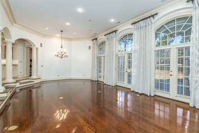 LUXURIOUS GOLF COURSE LIVING IN WYNLAKES. Experience refined - photo 8