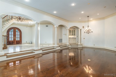 LUXURIOUS GOLF COURSE LIVING IN WYNLAKES. Experience refined - photo 9