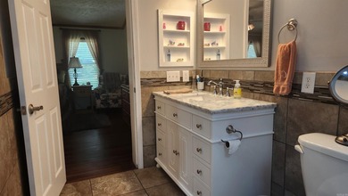 3 bedroom 2 bath with 1764 sq ft living space. Built in 1998 - photo 49