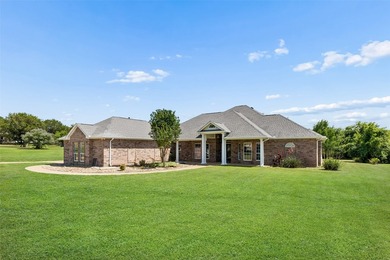 Enjoy the best of lakeside living with the convenience of a - photo 2