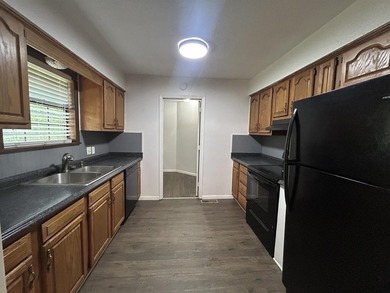 3 Bedroom 2.5 bath home sets on a private and quiet lot in - photo 11