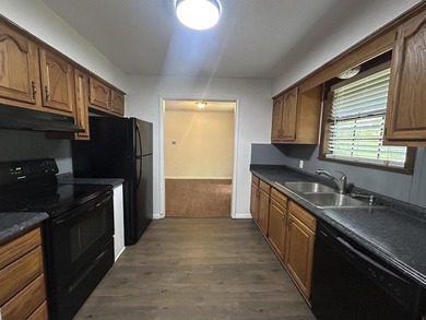 3 Bedroom 2.5 bath home sets on a private and quiet lot in - photo 12