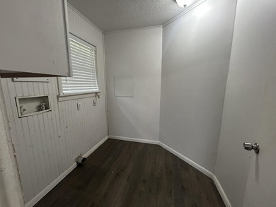 3 Bedroom 2.5 bath home sets on a private and quiet lot in - photo 13
