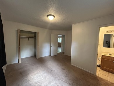 3 Bedroom 2.5 bath home sets on a private and quiet lot in - photo 16
