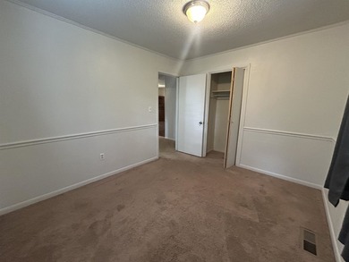 3 Bedroom 2.5 bath home sets on a private and quiet lot in - photo 21