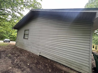 3 Bedroom 2.5 bath home sets on a private and quiet lot in - photo 23