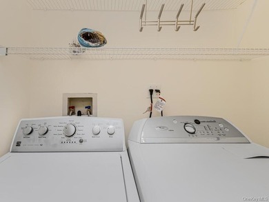 Beautiful MOVE IN READY 3 Bedroom 2 Bath townhouse/condo - photo 10