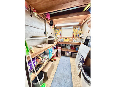 This beautifully maintained one-bedroom, one-bath mobile home - photo 20