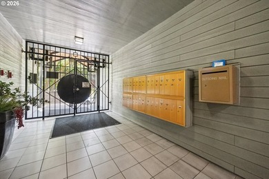 Charming, light-filled condo in the heart of Goose Hollow. This - photo 4