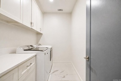 Welcome to this beautifully updated 3-bedroom, 2-bath home - photo 11