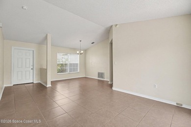 Fantastic beach side charmer, just a stone's throw to the ocean - photo 4
