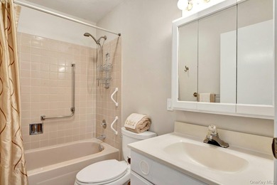 Move right into this beautifully maintained two-bedroom - photo 15