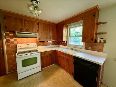 Welcome to 116 Lemoyn Ave! This 3-bedroom, 1-bath ranch offers - photo 8