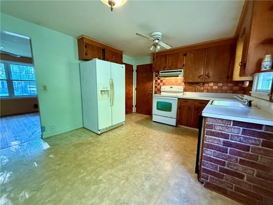 Welcome to 116 Lemoyn Ave! This 3-bedroom, 1-bath ranch offers - photo 9
