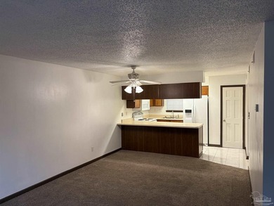 The location truly couldn't be more convenient-just minutes from - photo 3