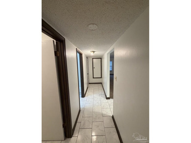The location truly couldn't be more convenient-just minutes from - photo 8