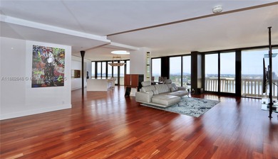 BEAUTIFUL PENTHOUSE RESIDENCE. UNOBSTRUCTED OCEAN, INTRACOASTAL - photo 2