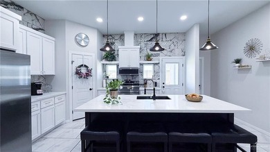 Stunning golf-course home located in a highly sought-after - photo 12