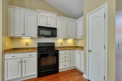 Welcome home to this beautifully maintained 3-bedroom, 2-bath - photo 17