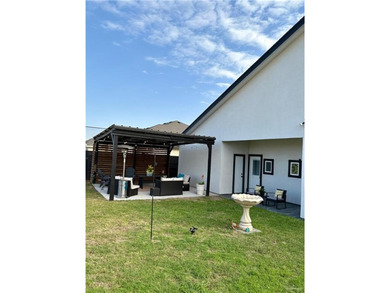 Stunning golf-course home located in a highly sought-after - photo 20